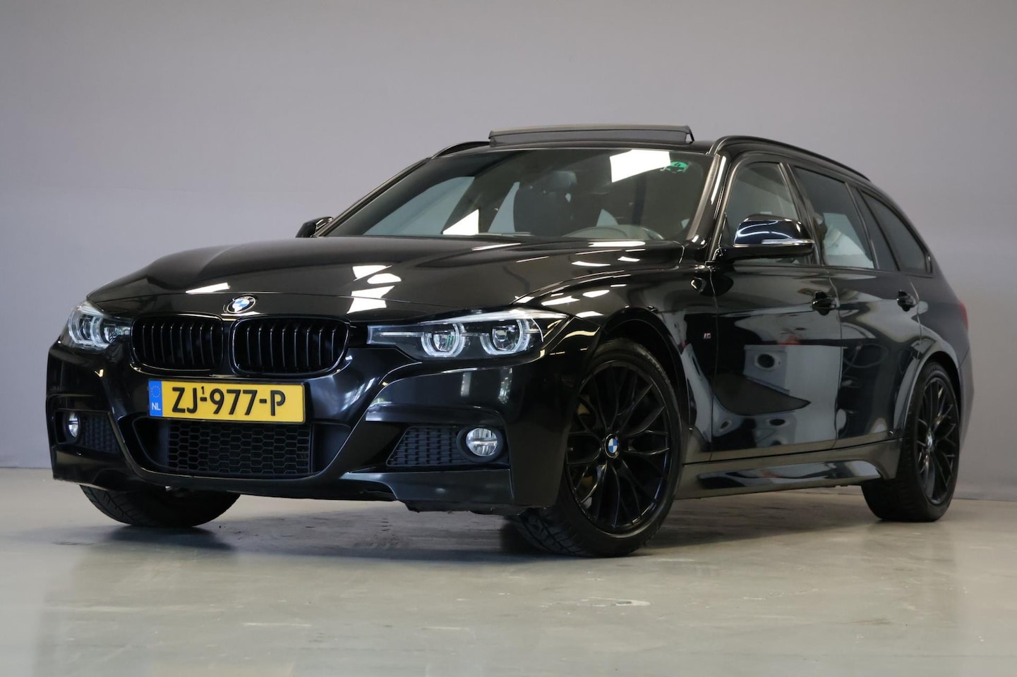 BMW 3-serie Touring - 320i M Sport |Panorama|Leder| - AutoWereld.nl