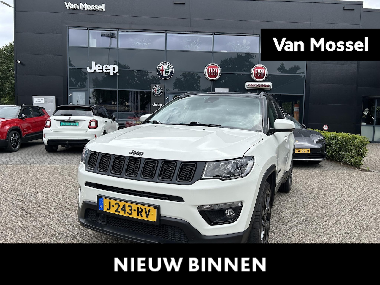 Jeep Compass - 1.3T Night Eagle Liberty Edition | Navigatie | Camera | Afneembare Trekhaak | Parkeersenso - AutoWereld.nl