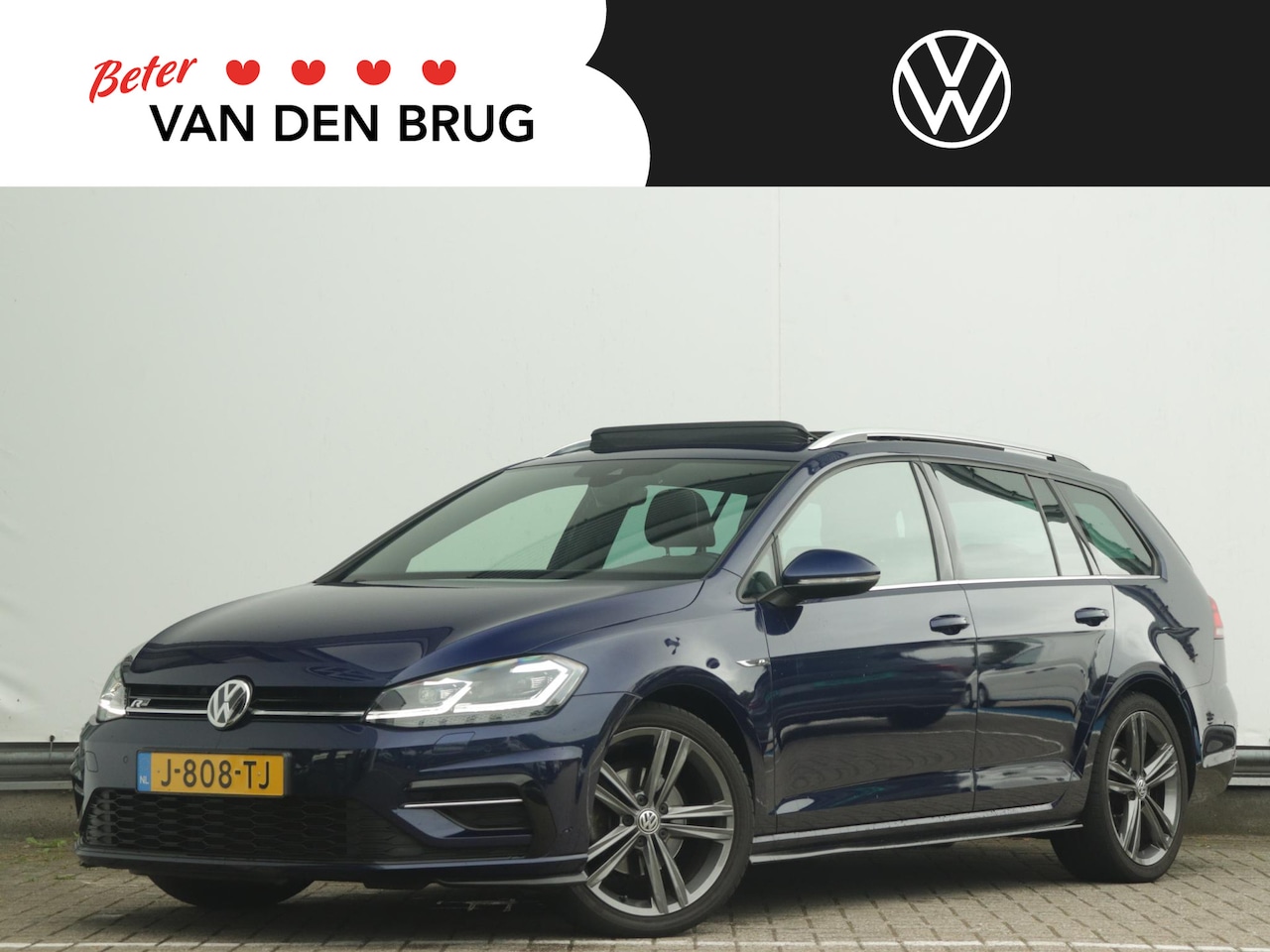 Volkswagen Golf Variant - 1.5 TSI Highline Business R | Pano | Trekhaak | Active Info | Stoelverwarming | Dodehoekde - AutoWereld.nl