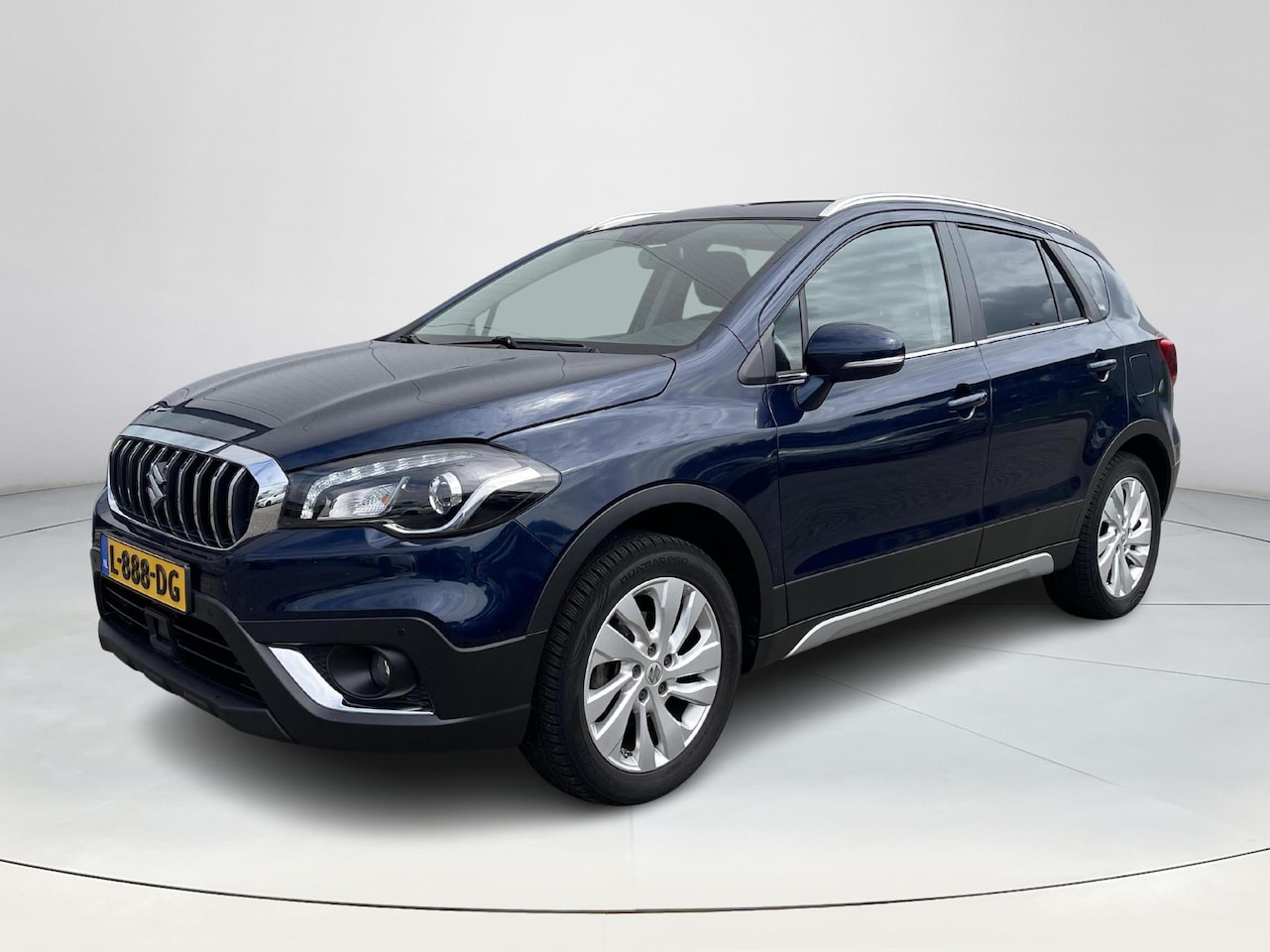 Suzuki S-Cross - 1.4 Boosterjet Select Smart Hybrid NIEUW BINNEN | Stoelverwarming | Navigatiesysteem | App - AutoWereld.nl