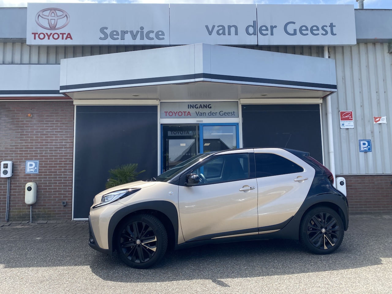 Toyota Aygo X - 1.0 VVT-i S-CVT Premium 1.0 VVT-i S-CVT Premium - AutoWereld.nl
