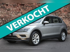 Volkswagen Tiguan - 1.5 TSI ACT Highline Automaat | Wegklapbare trekhaak | ACC | Head up | 1e eigenaar