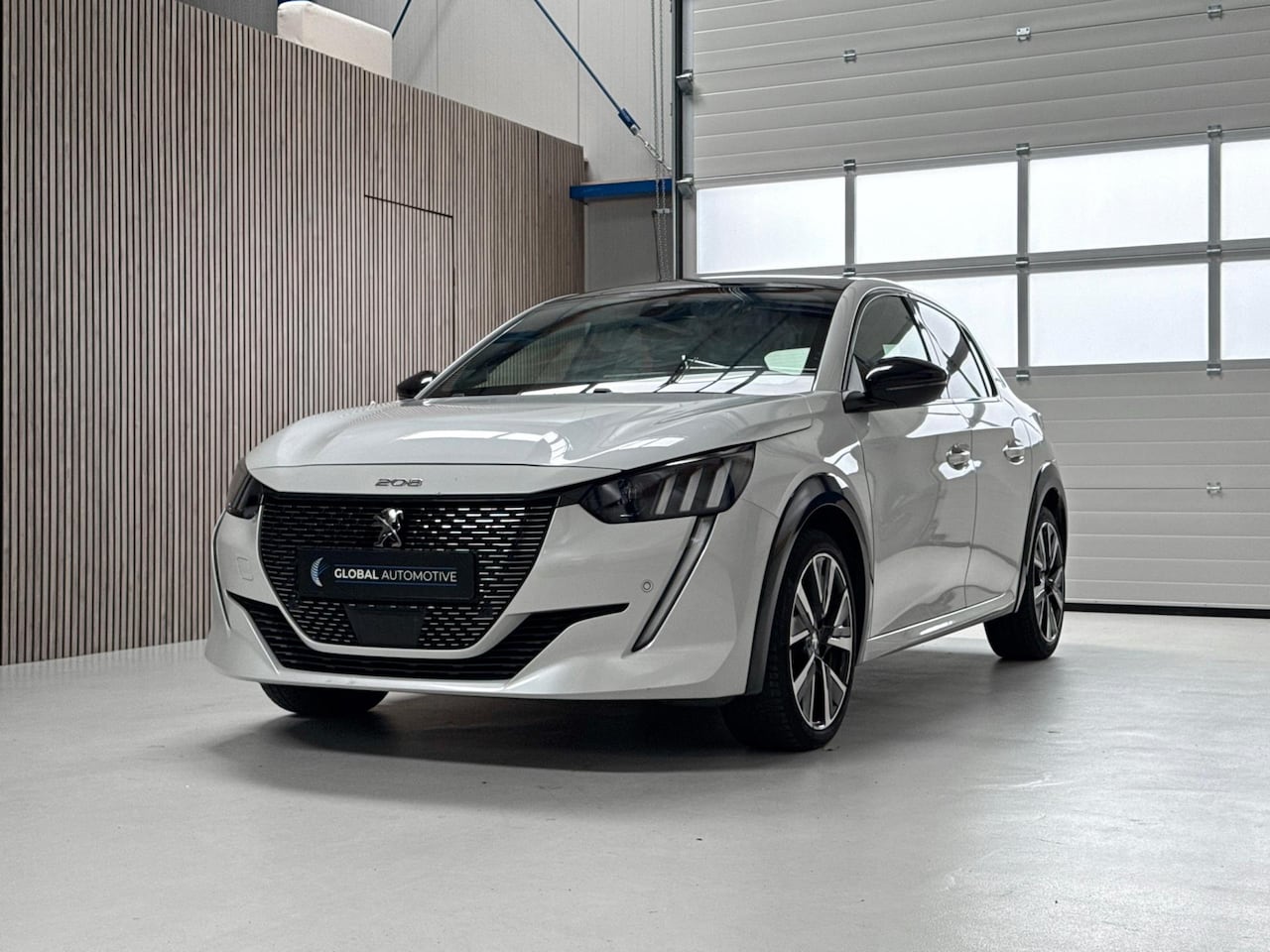 Peugeot 208 - 1.2 PureTech GT Line - 131PK - PANORAMADAK - AUTOMAAT - CAMERA - AutoWereld.nl
