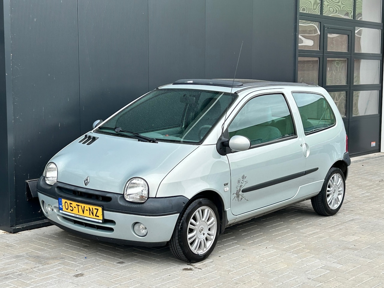 Renault Twingo - 1.2-16V Paris | Panoramadak | Airco | Nw. APK - AutoWereld.nl