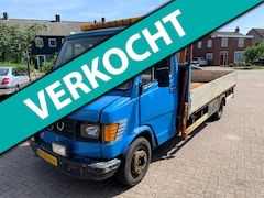 Mercedes-Benz Bestelwagen - 507D / OPEN LAADBAK / SCHADE