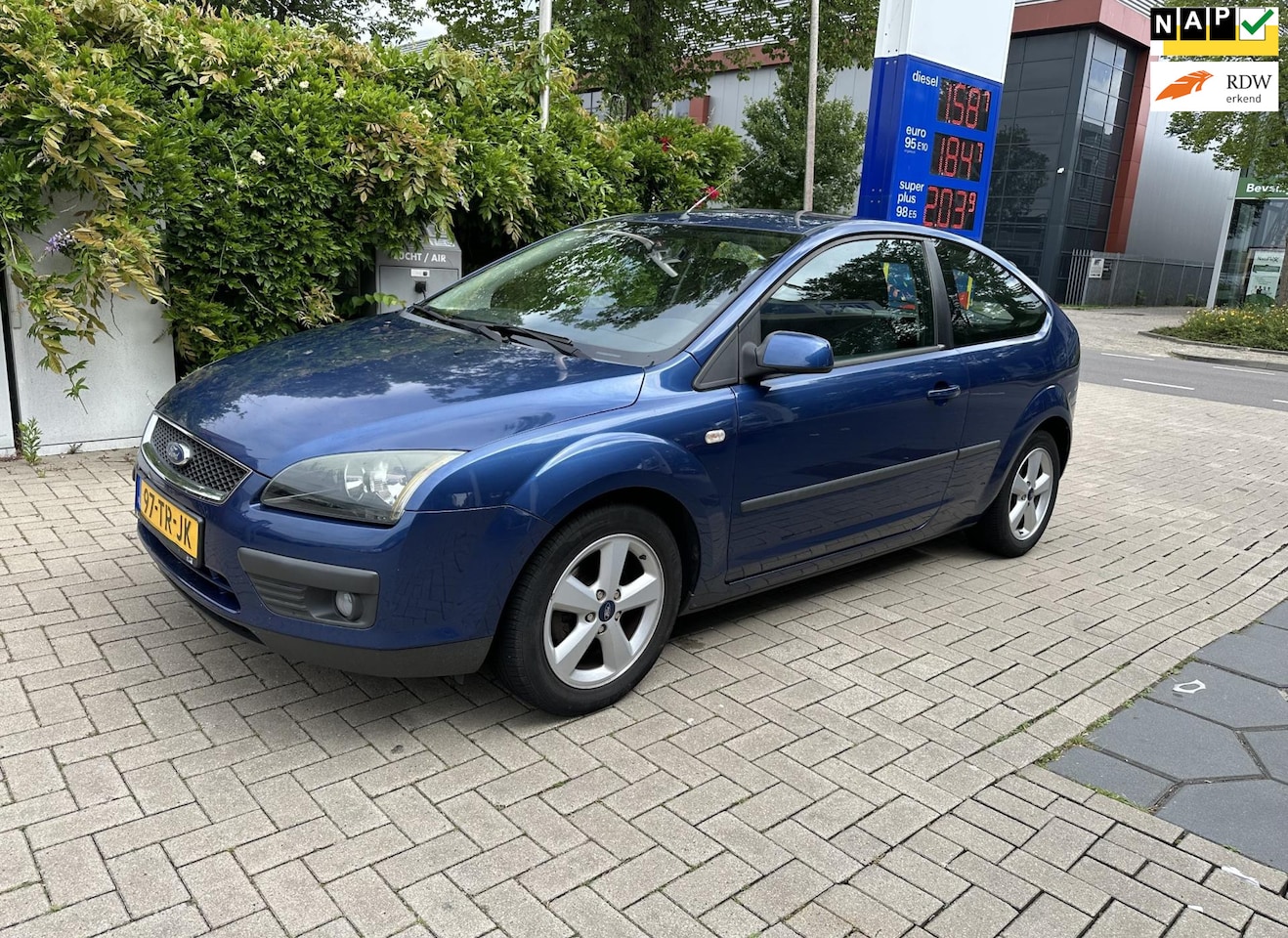 Ford Focus - 1.6-16V Futura ijskoud Airco - AutoWereld.nl