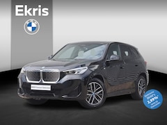 BMW iX1 - eDrive20 | M Sportpakket | Panodak | Trekhaak | Getint Glas | Camera | Sportstoelen | Adap