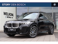 BMW iX1 - eDrive20 M Sport / Panoramadak / Sportstoelen / Achteruitrijcamera / M Adaptief onderstel
