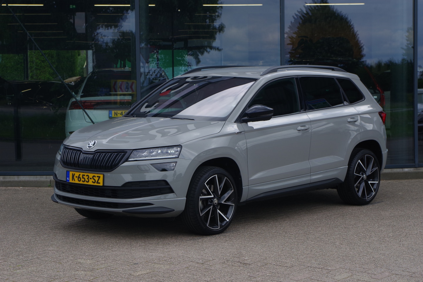 Skoda Karoq - 1.5 TSI ACT 150 PK Sportline Bns, Adap. Cruise Control, Camera, Carplay - AutoWereld.nl