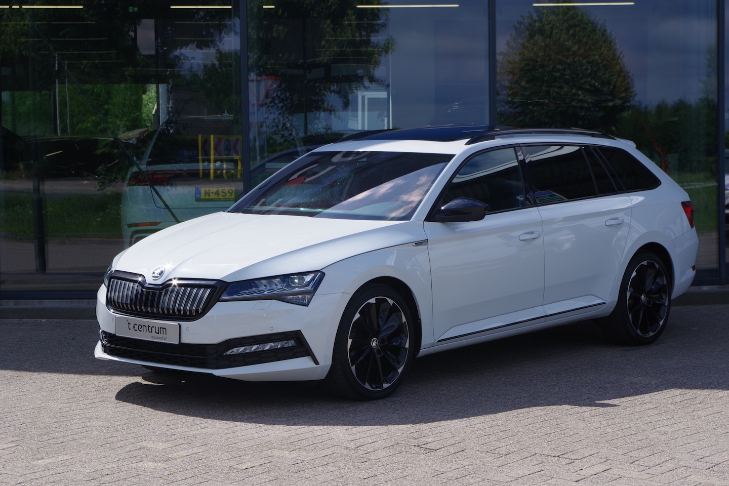 Skoda Superb Combi - 1.4 TSI iV 218 PK Sportline Bns, Adap. Cruise Control, Panoramadak, 360° Camera, 2x Memory - AutoWereld.nl