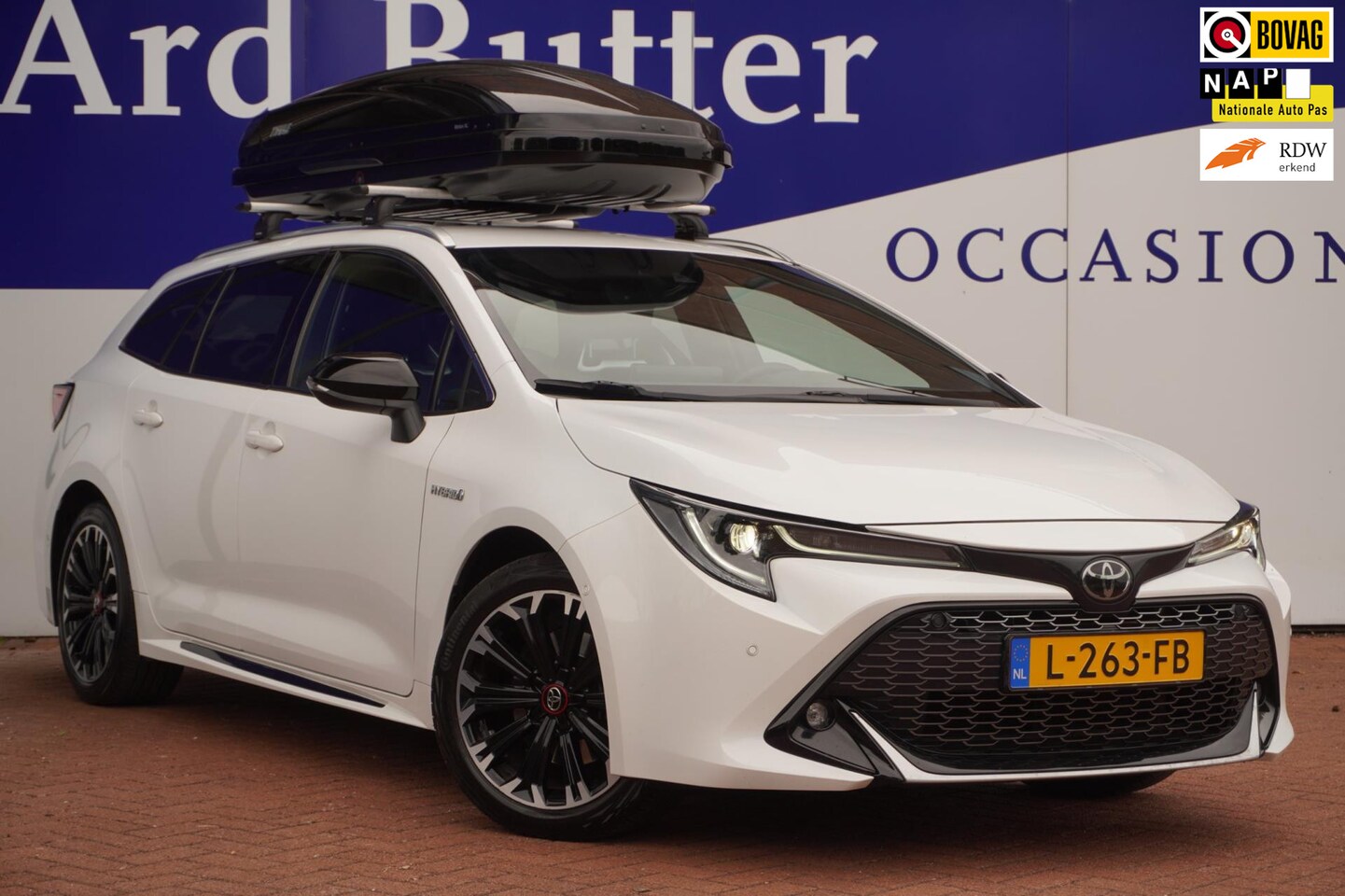Toyota Corolla Touring Sports - 2.0 Hybrid GR-Sport+led+navigatie+camera+leder+stoel-verw+trekhaak+DAK-KOFFER !! - AutoWereld.nl