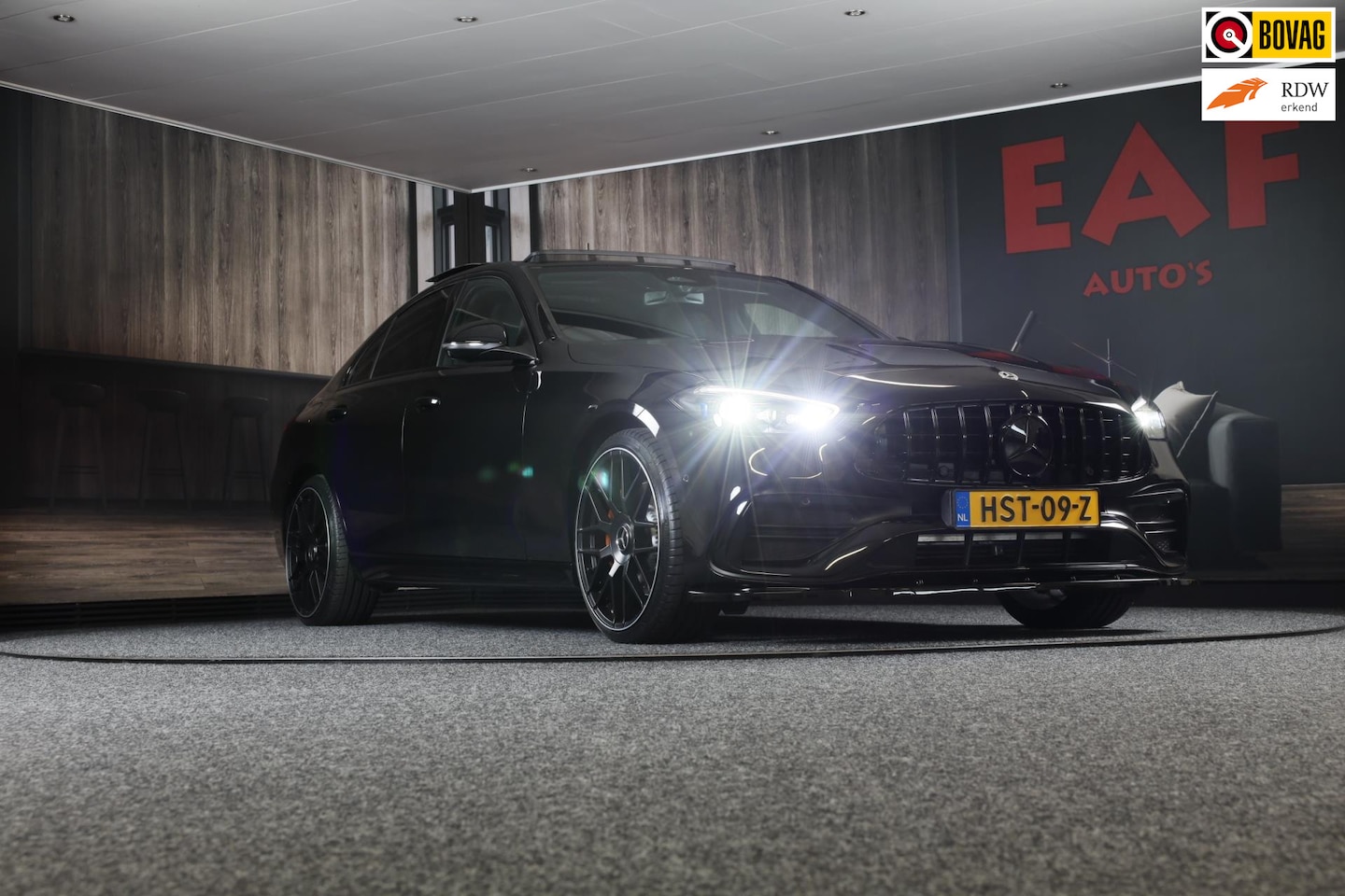 Mercedes-Benz C-klasse - 300 e 4MATIC AMG 63 Look / Acc / Memory / Burmester / Head Up / 360 Camera / Leder / Navi - AutoWereld.nl