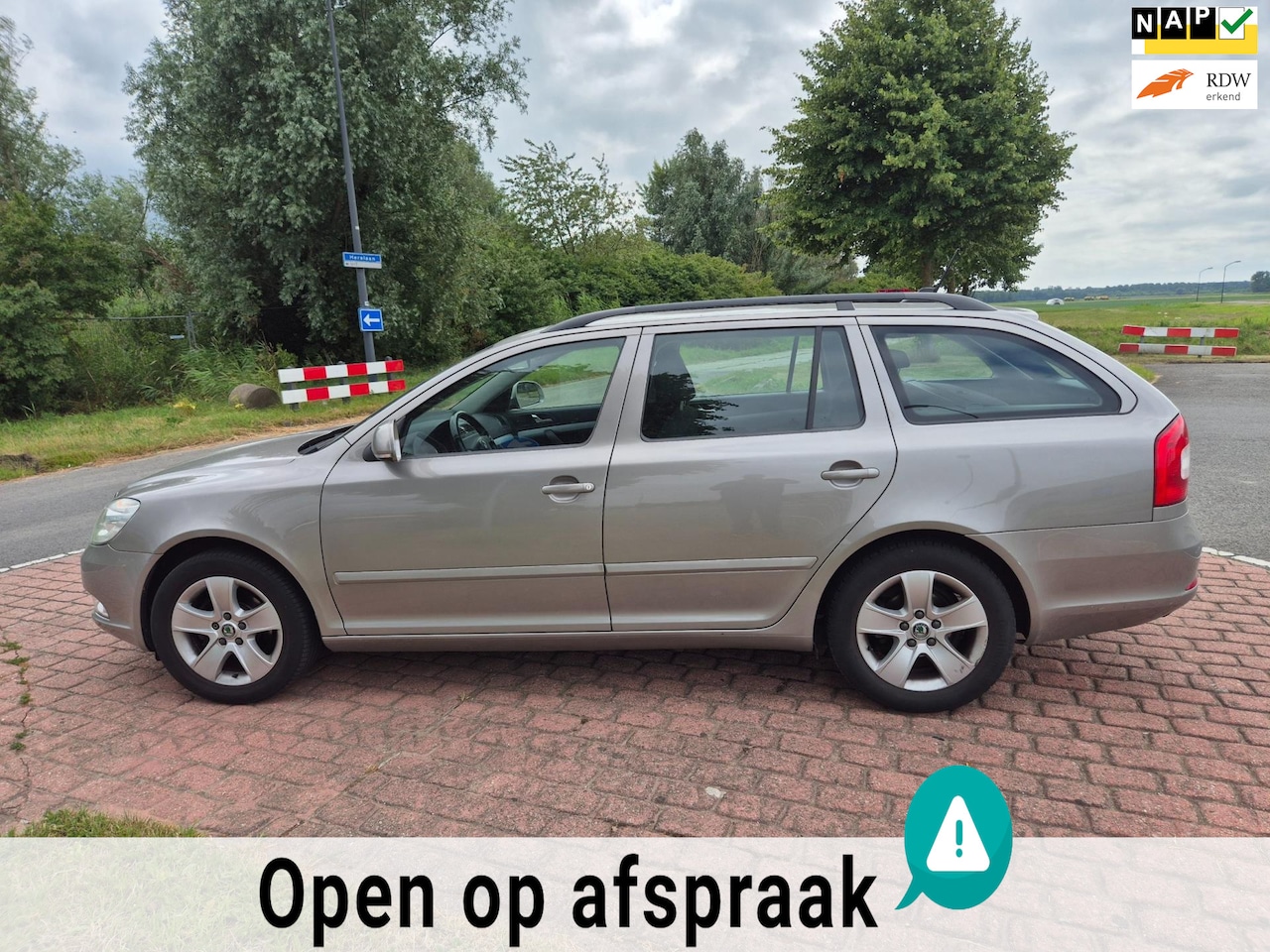 Skoda Octavia Combi - 1.2 TSI Ambition Business Line / AUTOMAAT - AutoWereld.nl