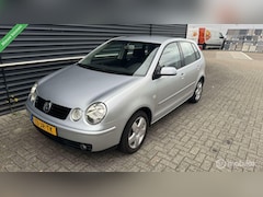 Volkswagen Polo - 1.4-16V Highline NAP/ CLIMATRONIC/ LM VELGEN/ 4 ELEK RAMEN/ NETTE AUTO