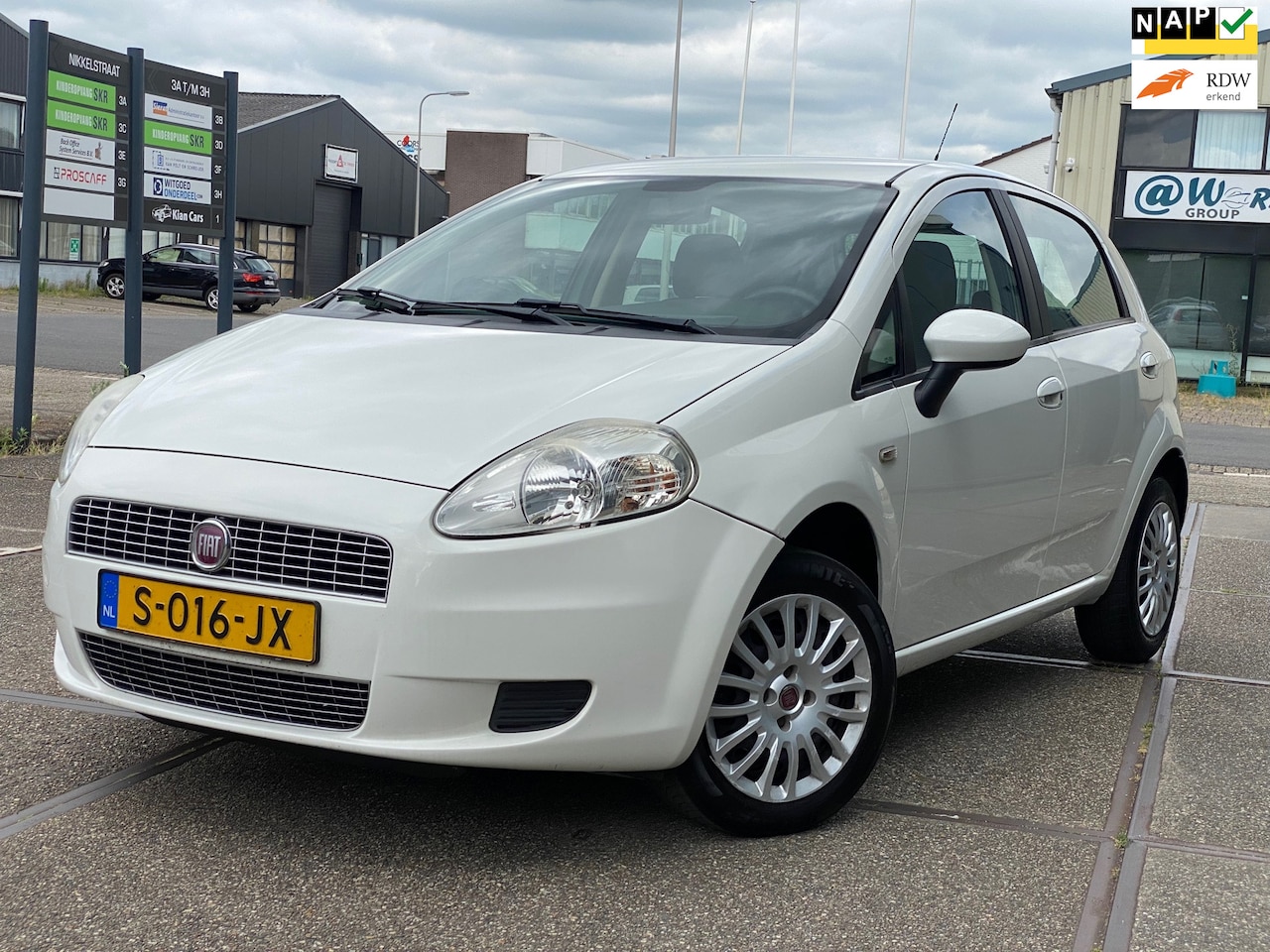 Fiat Grande Punto - 1.4 Active/5drs/ 1e EIG/ 1jaar apk/ airco/ EL-ramen/ zeer nette auto! - AutoWereld.nl