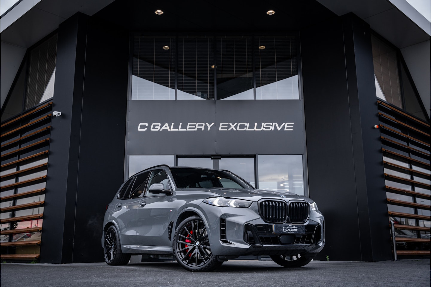 BMW X5 - xDrive50e Launch Edition - M Sport | Massage | H&K | Elek. Trekhaak | 360 Camera - AutoWereld.nl