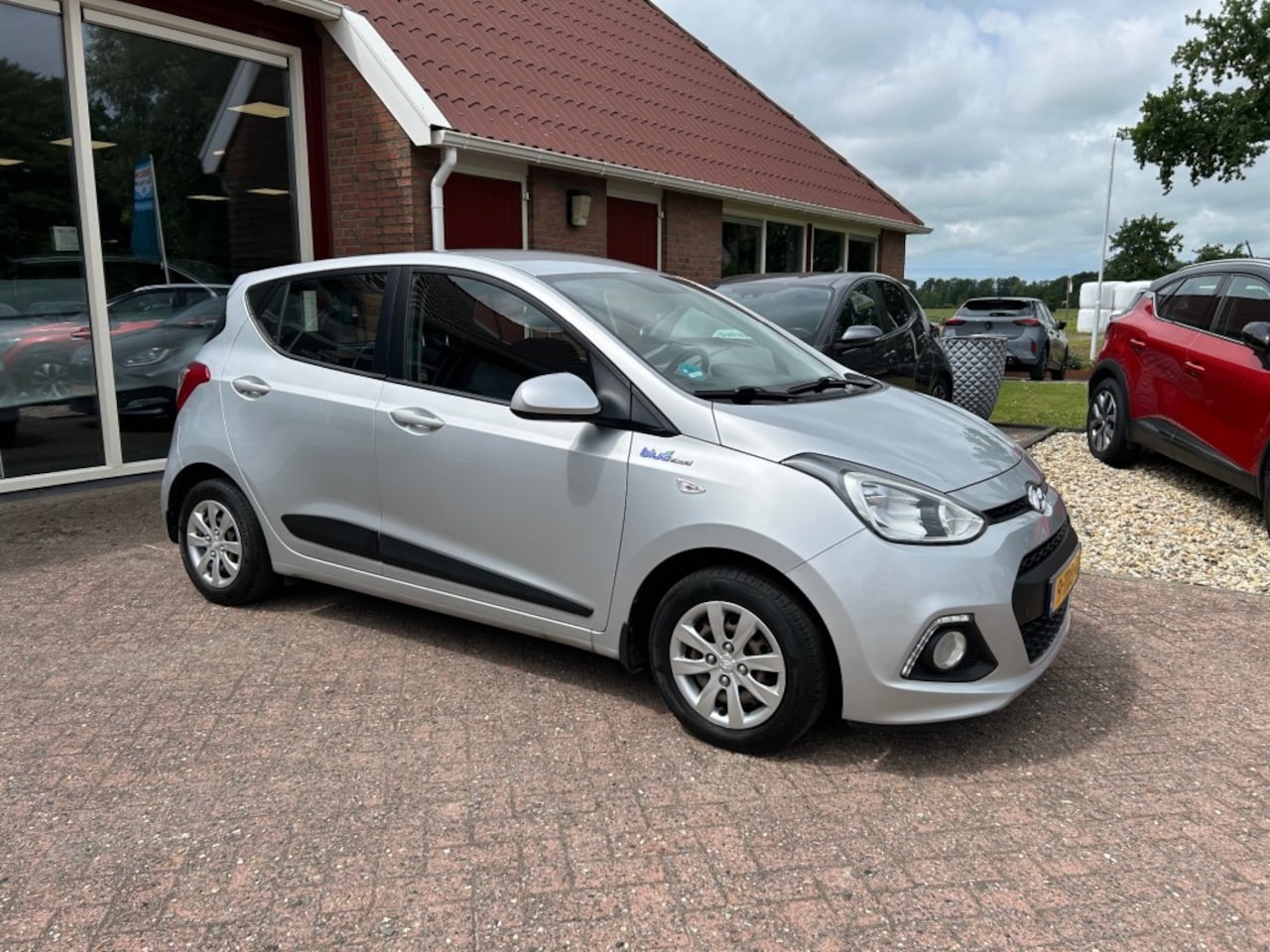 Hyundai i10 - 1.0I I-MOTION COMFORT + CRUISE CONTROL/AIRCO/ECC/TREKHAAK/ENZ. - AutoWereld.nl