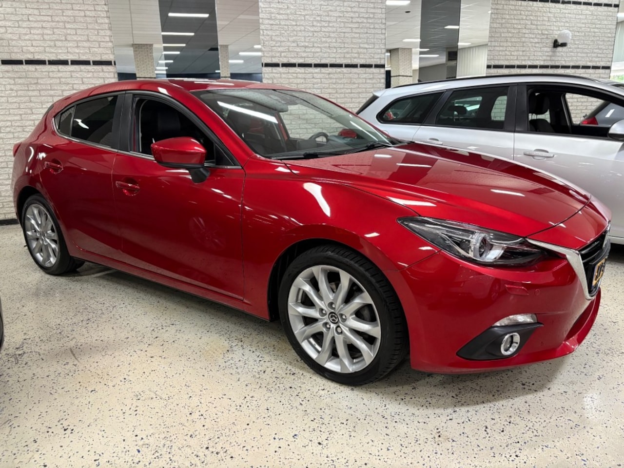 Mazda 3 Sport - 2.0 GT-M Sport Leder Bi-Xenon 18” Head-Up NAP Camera - AutoWereld.nl