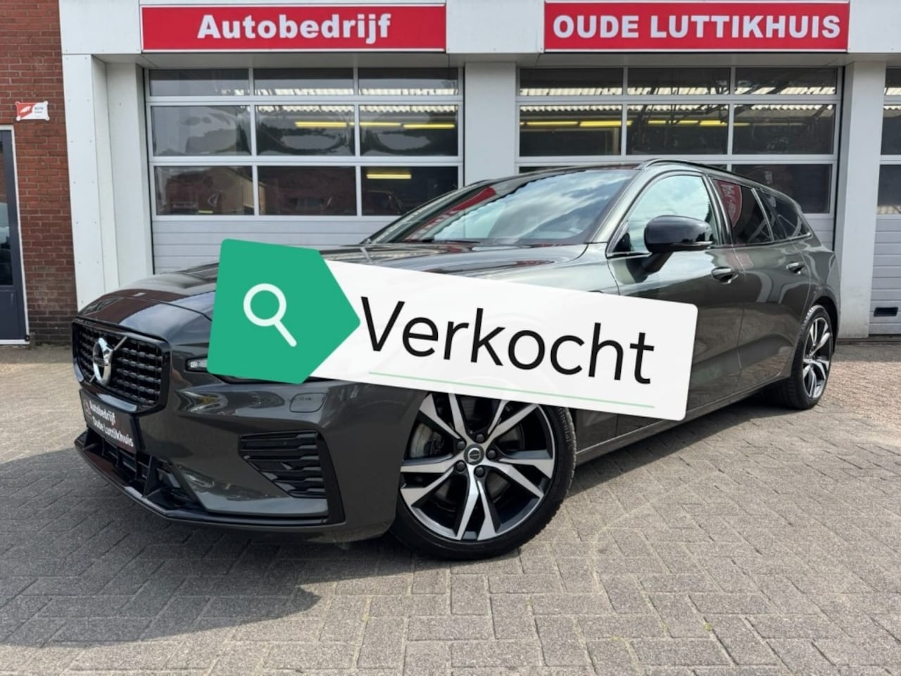 Volvo V60 - 2.0 T6 Recharge AWD Plus-Dark R-Design Long-Range Camera Trekhaak Leder - AutoWereld.nl