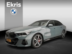 BMW 5-serie - Sedan 540d xDrive M-Sportpakket Pro / Trekhaak / Panoramadak / Comfortstoelen / Bower & Wi