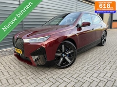 BMW iX - xDrive40 High Executive 77 kWh SOH 99% Led v+a Auto.inparkeren Pano
