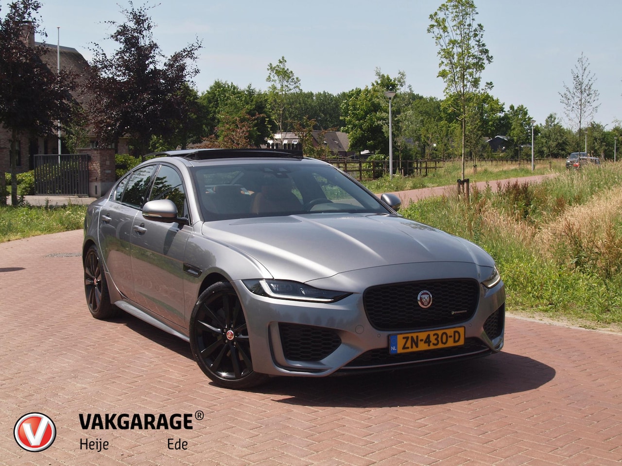 Jaguar XE - 2.0 P250 HSE | R-Dynamic | Panoramadak | Camera | Apple Carplay | Cruise Control | Leer | - AutoWereld.nl
