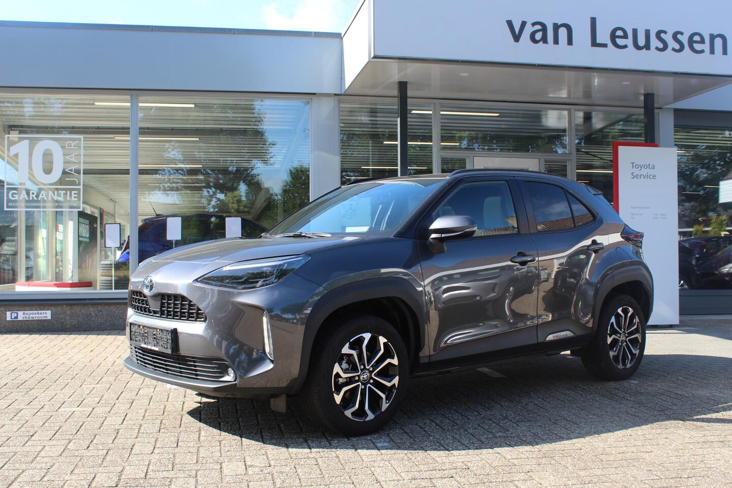 Toyota Yaris Cross - 1.5 HYBRID STYLE PANODAK HEAD UP DISPLAY EL-A.KLEP STOEL/STUUR&STOELVERW. KEYLES LED APPLE - AutoWereld.nl