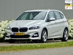 BMW 2-serie Active Tourer - 220i High ///M-SPORT Parelmoer-Wit