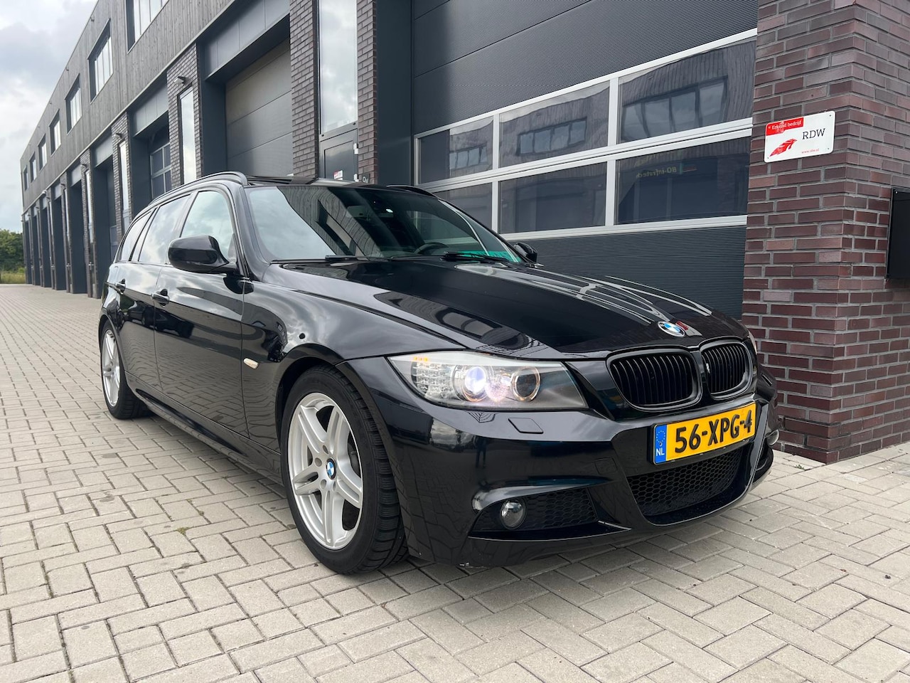 BMW 3-serie Touring - 318i M Sport Edition PANO/NAVI/ALCANTARA/CRUISE/19"/NAP - AutoWereld.nl