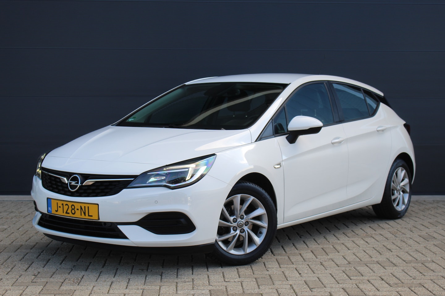 Opel Astra - 1.2 Edition | CarPlay | Climate & Cruise C. | AGR Stoelen | LED | DAB | PDC V&A | | CarPla - AutoWereld.nl