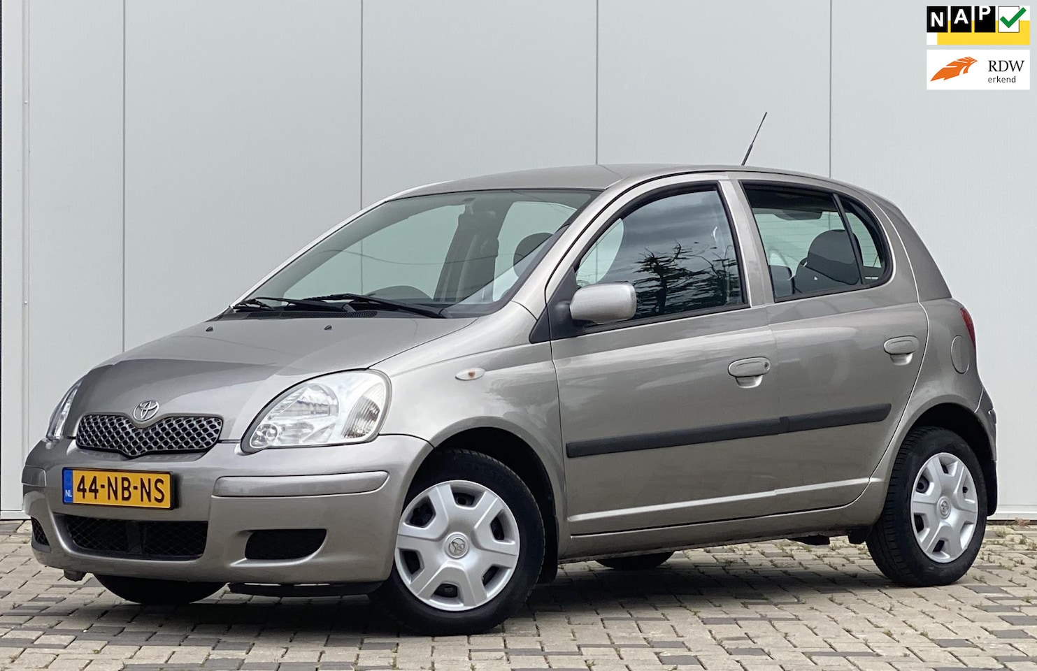 Toyota Yaris - 1.3 VVT-i Sol 5 DEURS AUTOMAAT AIRCO NAP NETTE AUTO - AutoWereld.nl