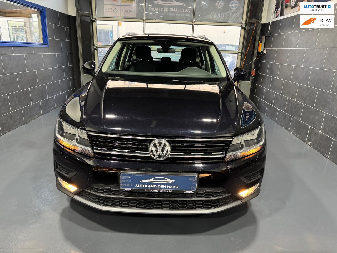 Volkswagen Tiguan - 1.4 TSI ACT - Automaat - Trekhaak - Carplay - Bleutooth - Navigatie - Nw. APK - AutoWereld.nl