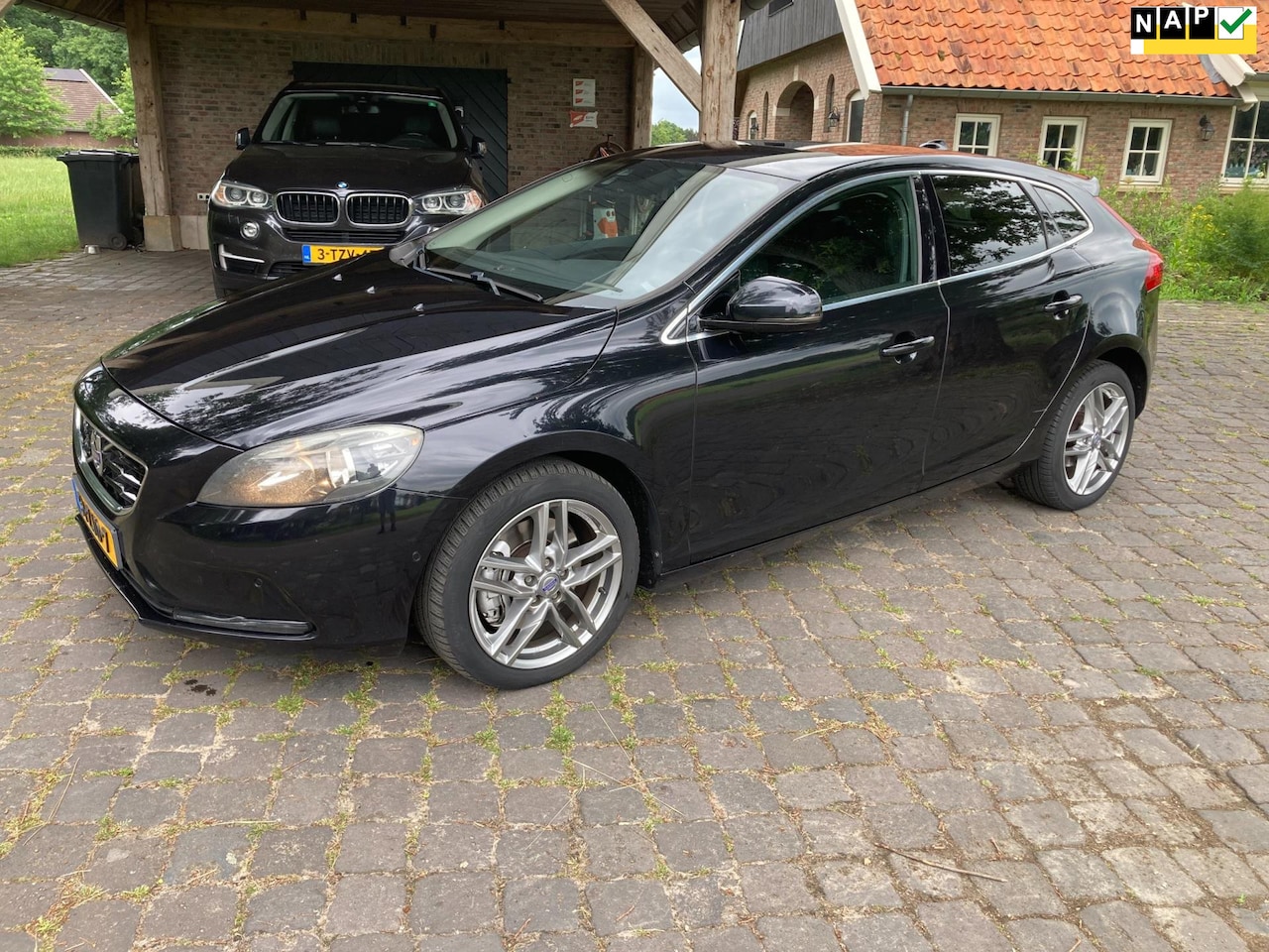 Volvo V40 - 2.0 D3 Momentum 2.0 D3 Momentum - AutoWereld.nl