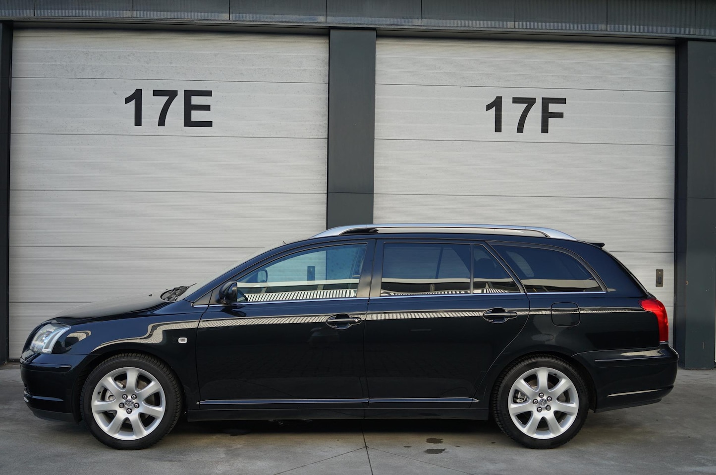 Toyota Avensis Wagon - 2.4 VVTi Executive 2.4 VVTi Executive - AutoWereld.nl
