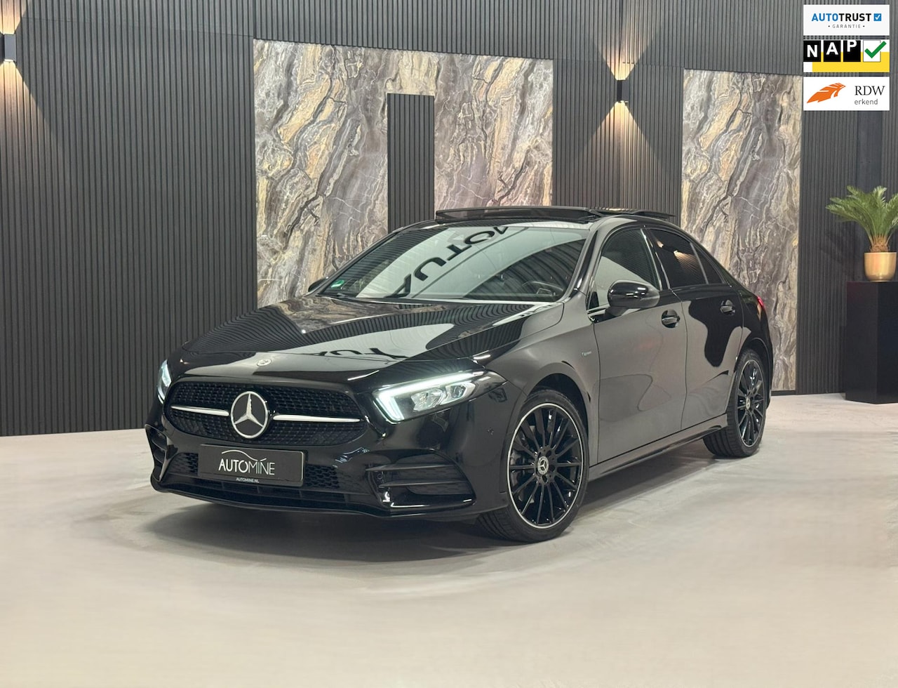 Mercedes-Benz A-klasse - 250e AMG |PANO|SFEER|BURMESTER|CAMERA|BOMVOL - AutoWereld.nl