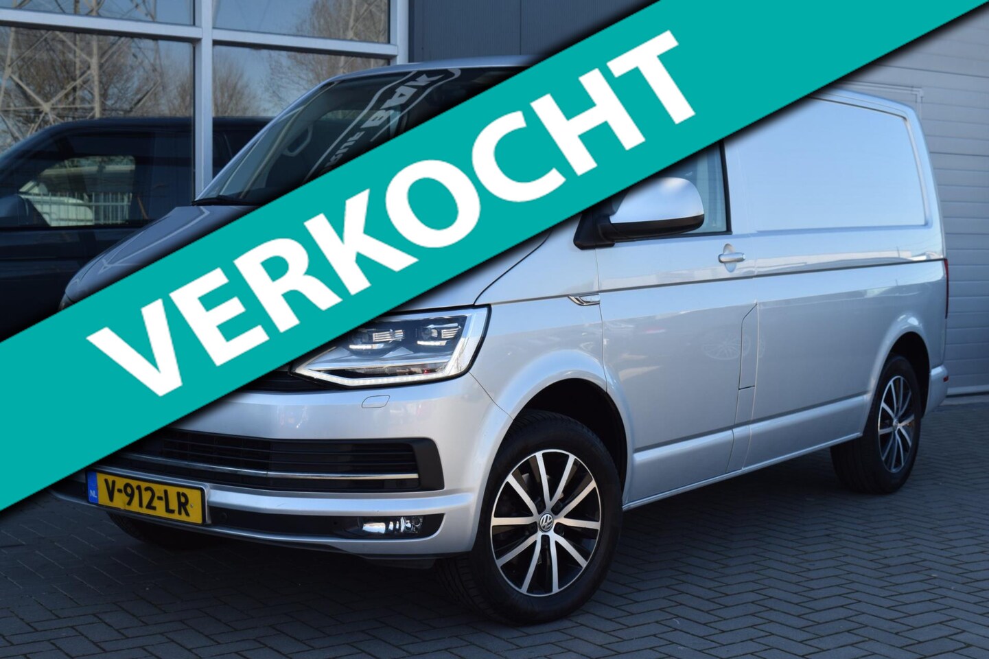 Volkswagen Transporter - 2.0 TDI L1H2 Highline | DSG | LED | Navi | APK 2-2026 ! - AutoWereld.nl