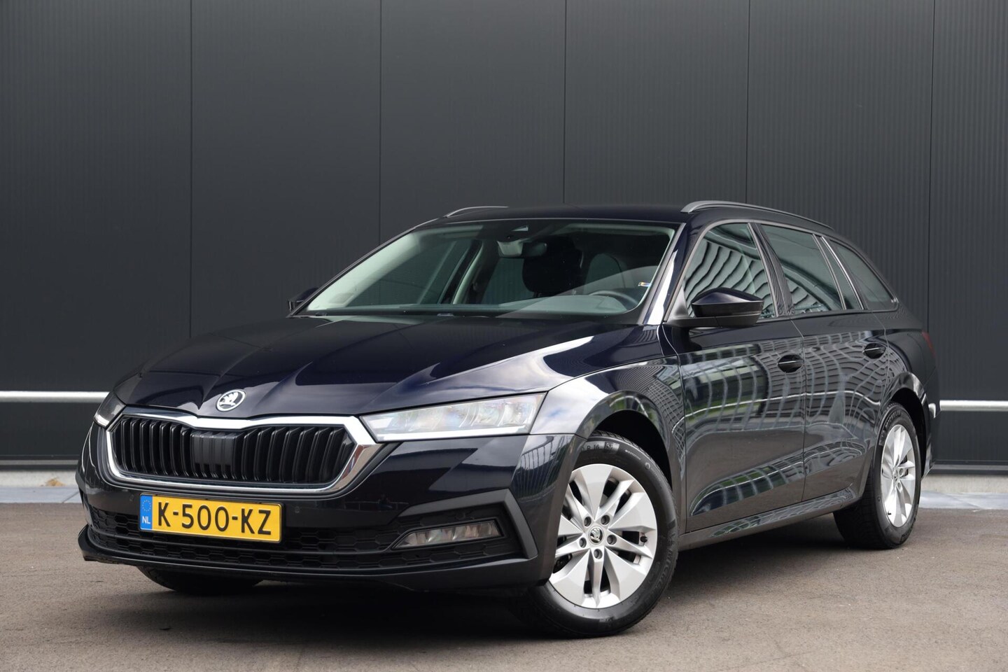 Skoda Octavia Combi - 1.0 e-TSI DSG Automaat Business Edition Virtual Trekhaak Clima Cruise Navi LED CarPlay NL- - AutoWereld.nl