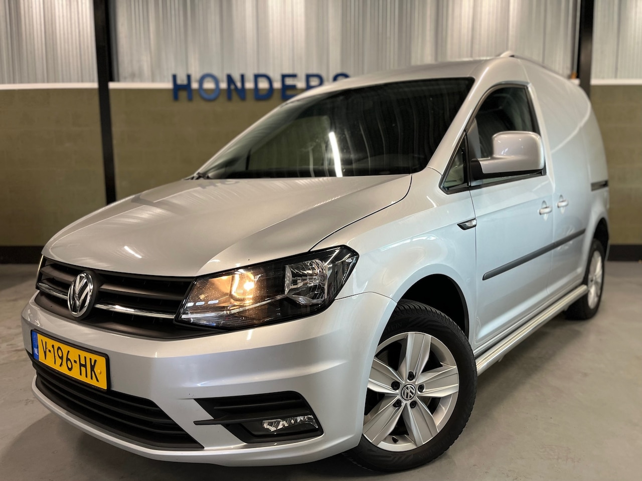 Volkswagen Caddy - 2.0 TDI L1H1 4Motion Highline AUT 140PK I MARGE I TREKHAAK I NAVI I CRUISE I VENTILATIE I - AutoWereld.nl