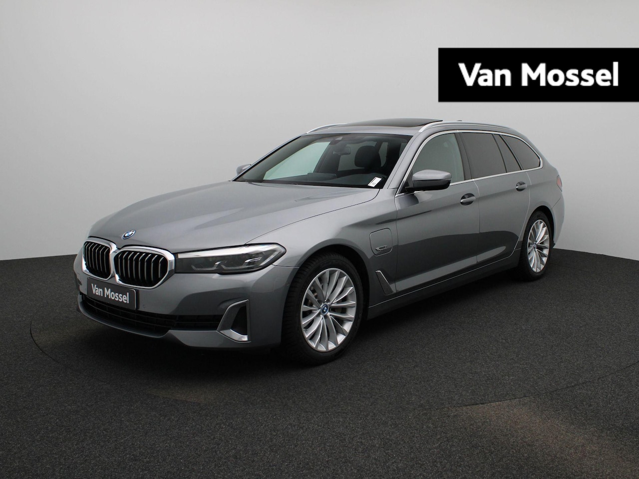 BMW 5-serie Touring - 530e Business Edition Plus | Climate Control | Panoramadak | Lederen Bekleding | Stoelverw - AutoWereld.nl