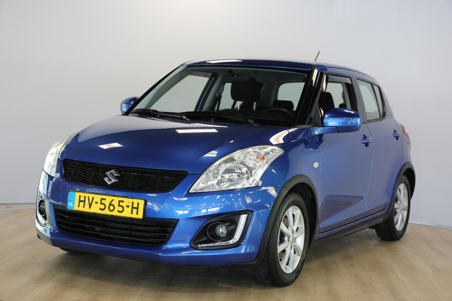 Suzuki Swift - 1.2 Dynamic EASSS | Cruise | Navi | Airco - AutoWereld.nl