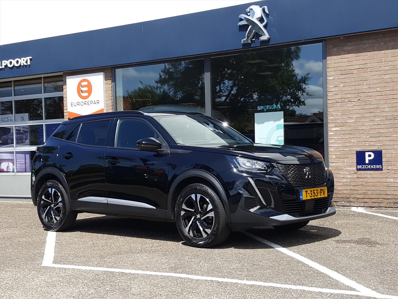 Peugeot 2008 - 1.2 Puretech 100pk Allure Pack Navi | Bluetooth | AppleCarplay & Androidauto | Camera & Pa - AutoWereld.nl