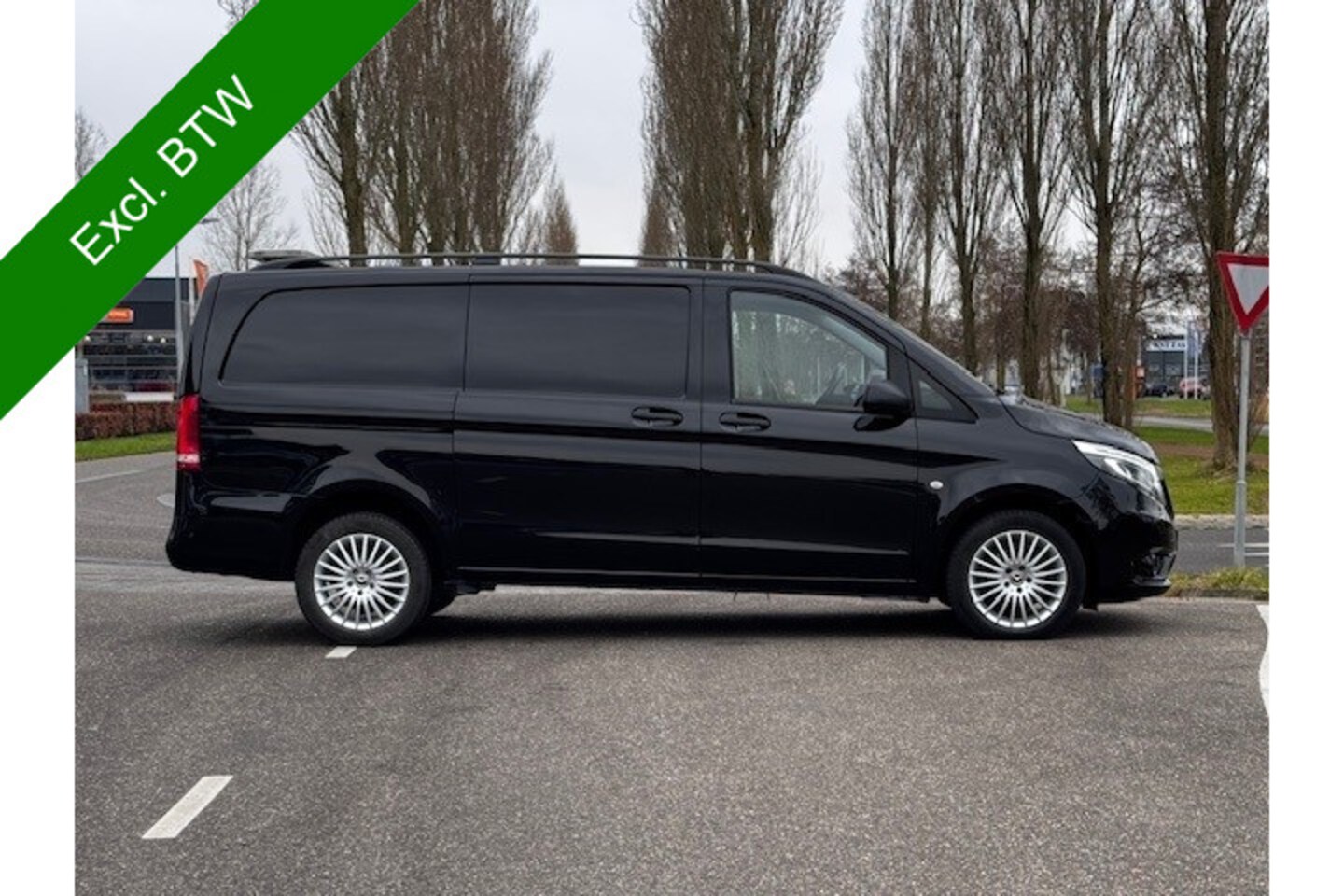 Mercedes-Benz Vito - 114 CDI Lang l Trekhaak l Becker MAP Pilot l Camera l LED intelligent l Comfortstoelen voo - AutoWereld.nl