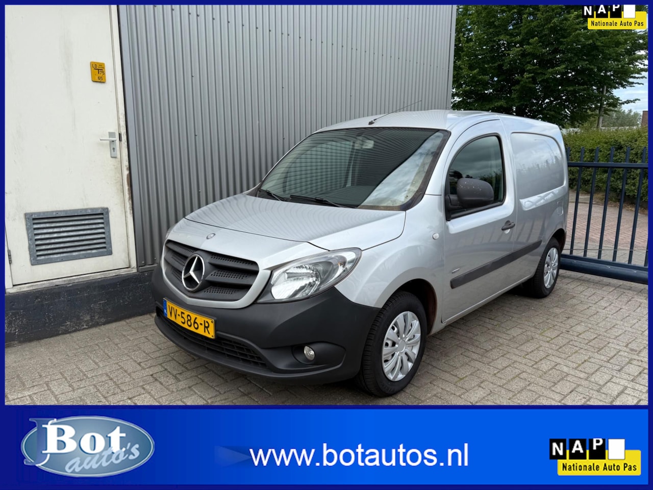 Mercedes-Benz Citan - 112 BlueEFFICIENCY / BENZINE / 1E EIG./ NL-AUTO / LEDER / 6-BAK - AutoWereld.nl