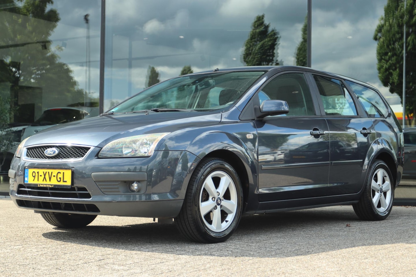 Ford Focus Wagon - 1.6-16V FUTURA AUT. | VOORRUIT VERW. | TREKHAAK | CRUISE | AIRCO - AutoWereld.nl
