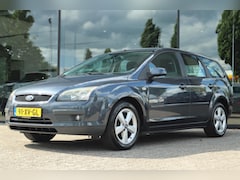 Ford Focus Wagon - 1.6-16V FUTURA AUT. | VOORRUIT VERW. | TREKHAAK | CRUISE | AIRCO