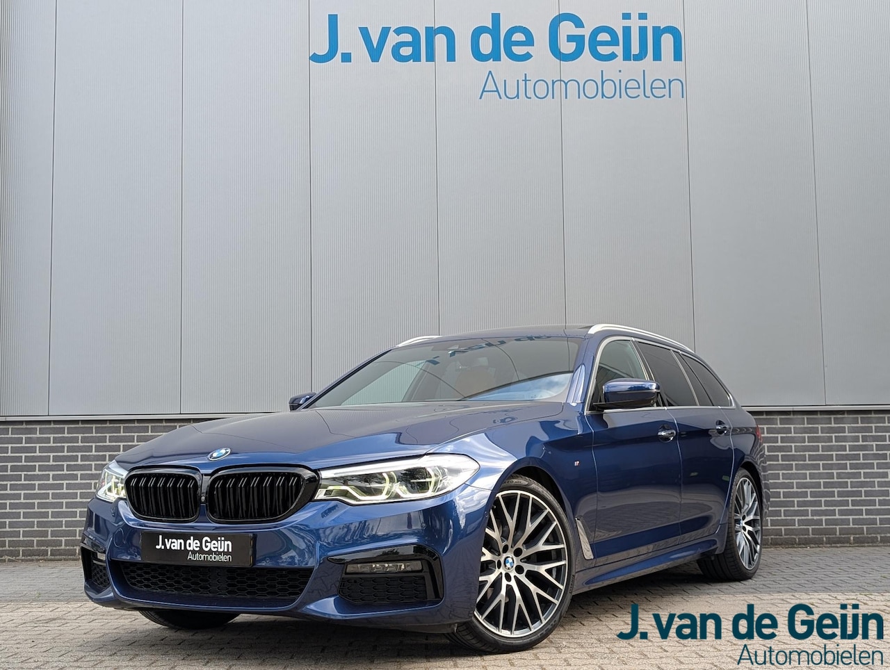 BMW 5-serie Touring - 520i High Executive | M-pakket | Panorama | Trekhaak - AutoWereld.nl