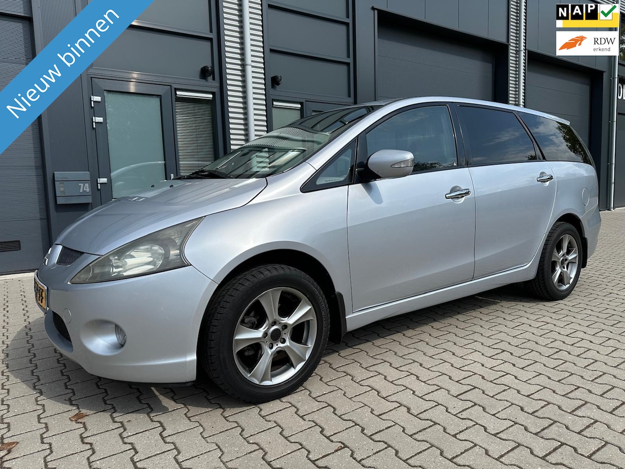 Mitsubishi Grandis - 2.4-16V AUTOMAAT 6PERS (( EXPORT )) - AutoWereld.nl