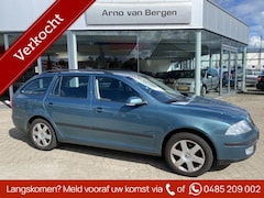 Skoda Octavia Combi - 1.6 FSI Elegance, clima, cruisecontrol, pdc, trekhaak