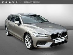 Volvo V60 - T4 Moment. Pro | Trekhaak | Panodak | Pilot Assist