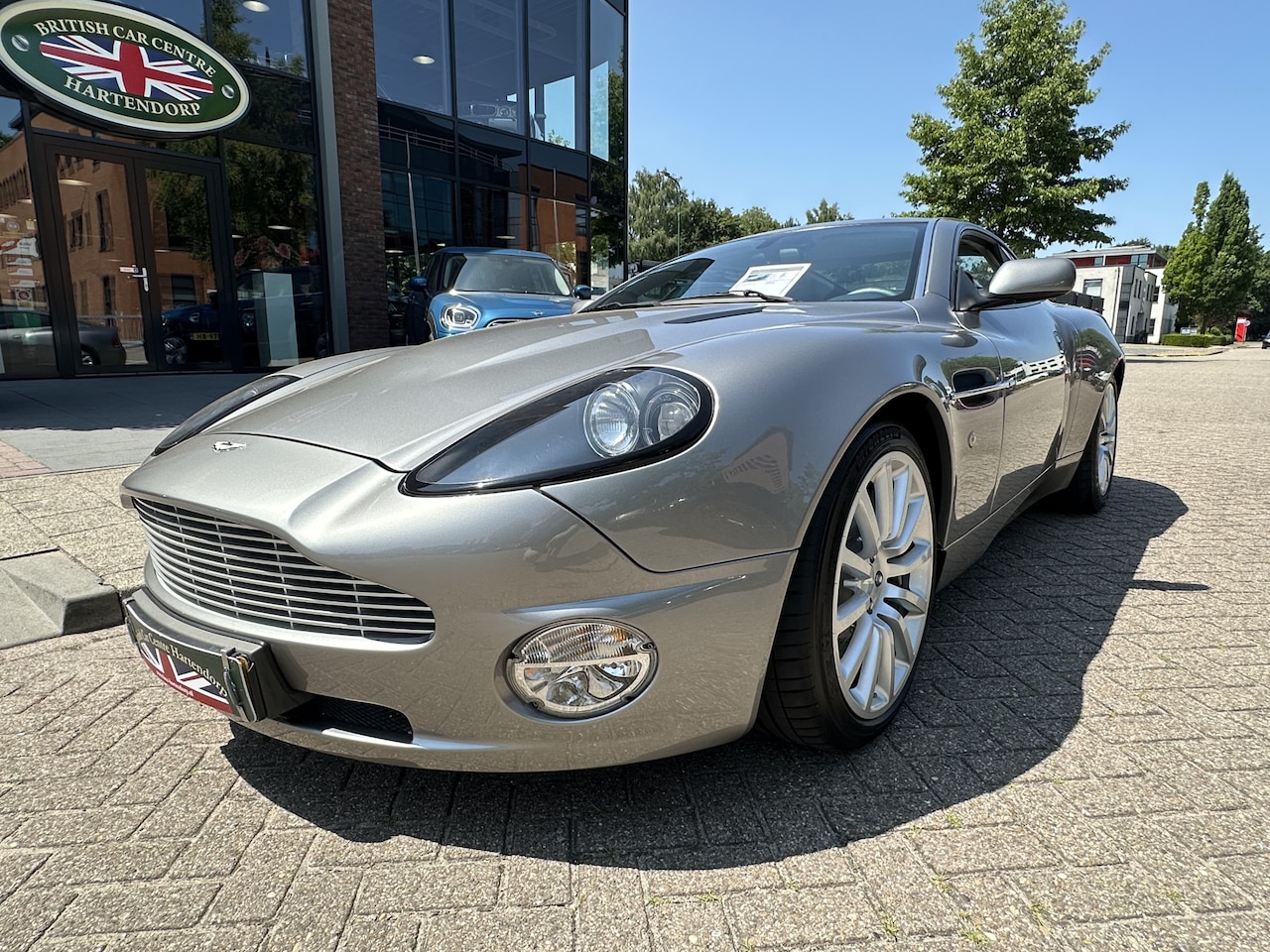 Aston Martin V12 Vanquish - 5.9 5.9 - AutoWereld.nl
